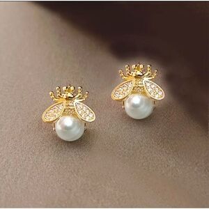 Delicate Bee Stud Earrings Gold Tone Women Valentine’s Day Gift NWT Exquisite